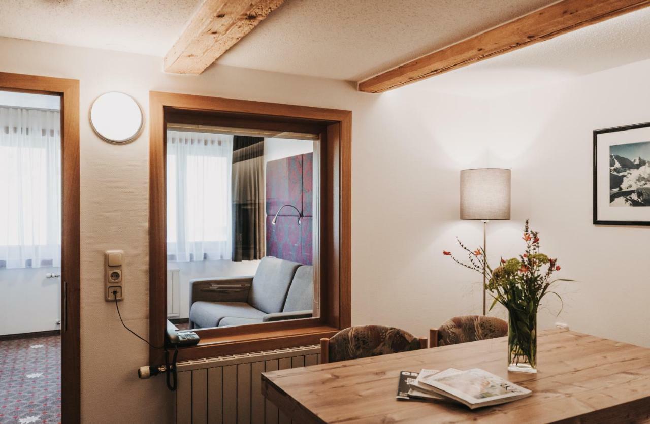Hotel Adler ワース エクステリア 写真