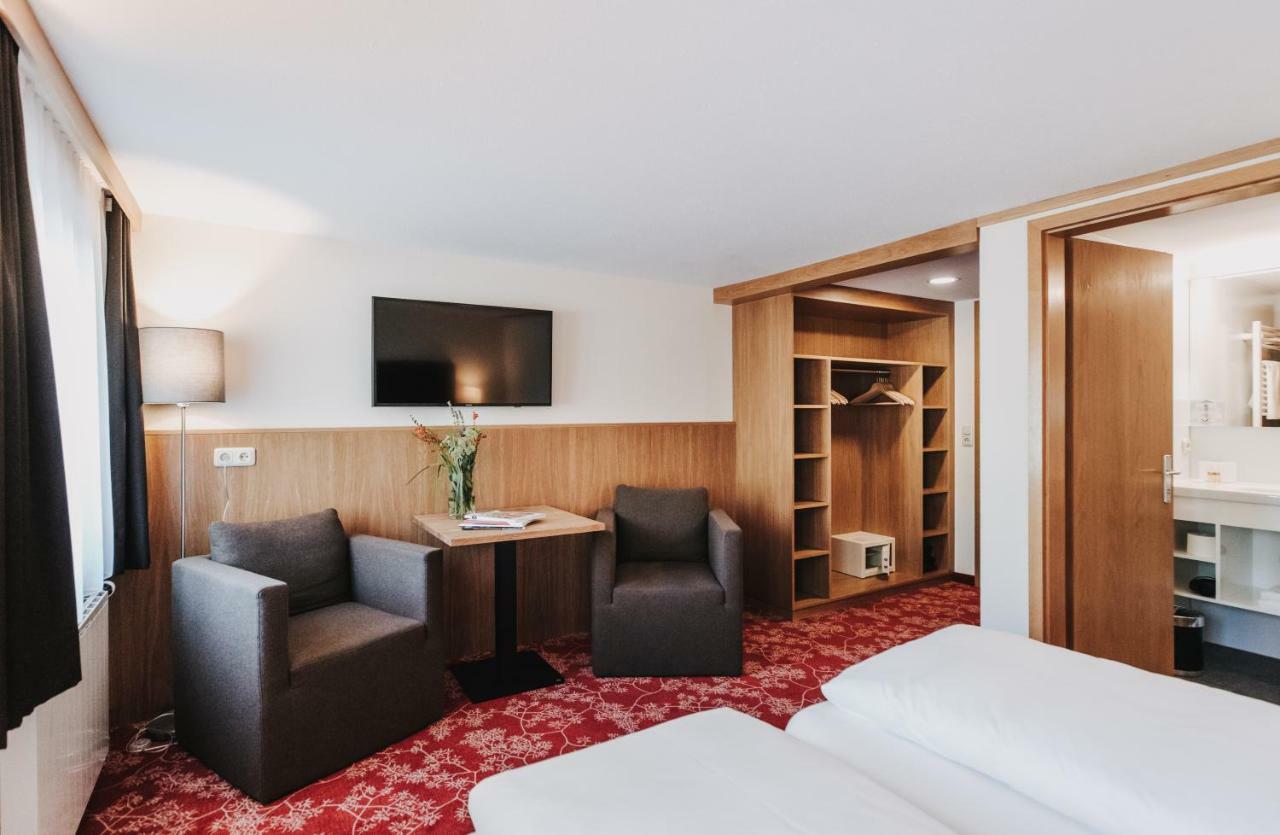 Hotel Adler ワース エクステリア 写真
